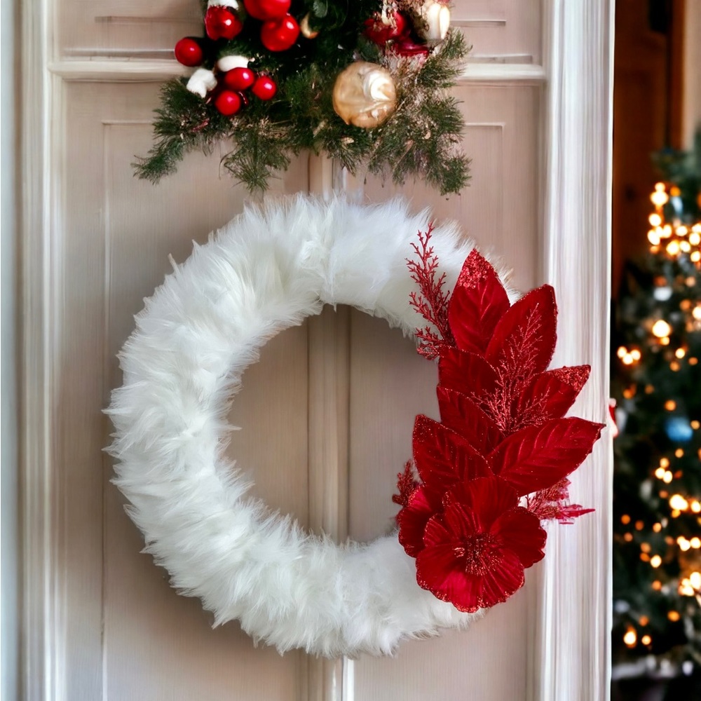 GLAM FAUX FUR HOLIDAY WREATH (WHITE/RED)